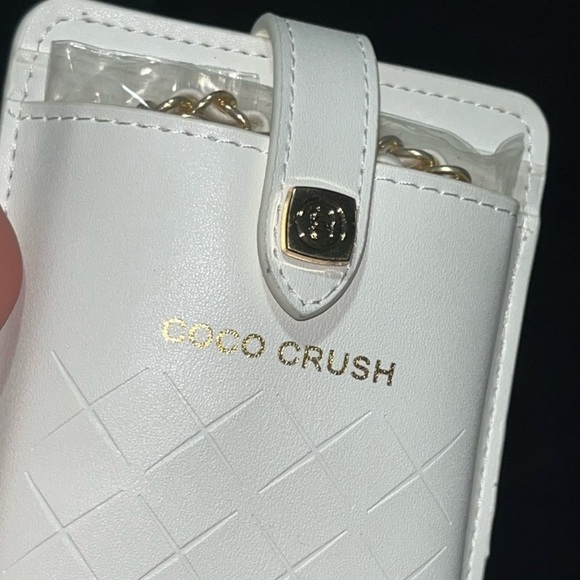 Chanel Coco Crush Smartphone Card Holder
Novelty Crossbody Pouch - Picture 3 of 8